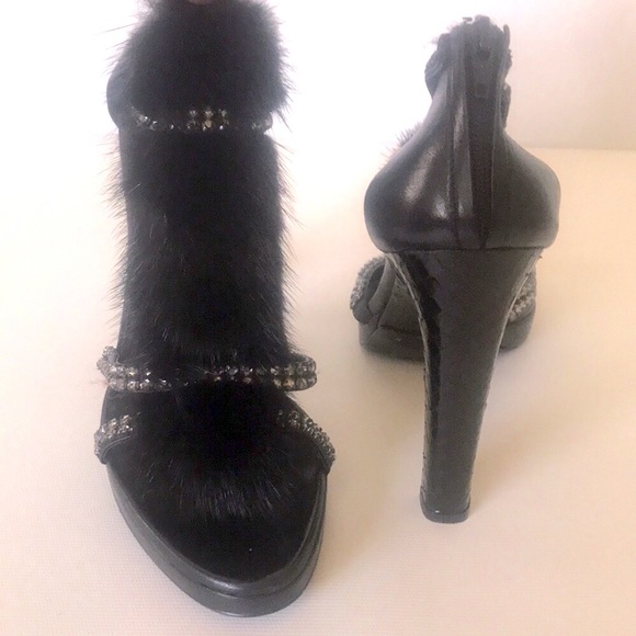 GUCCI sBlack Mink Fur & Swarovski High Heels w/Ankle Straps Size 37.5 - Picture 7 of 16